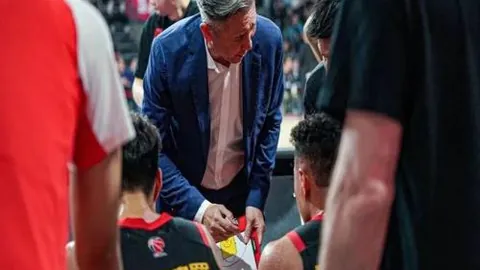 CBA首战专家预测：双方争分激烈